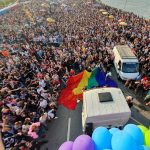13ª Parada LGBTQI+ reúne grande público em Florianópolis.